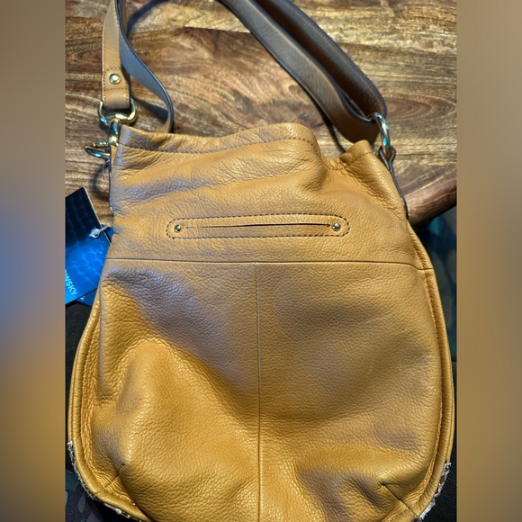 B Makowsky”naked leather” Bag. Brand new crossbody bag - Picture 7 of 7